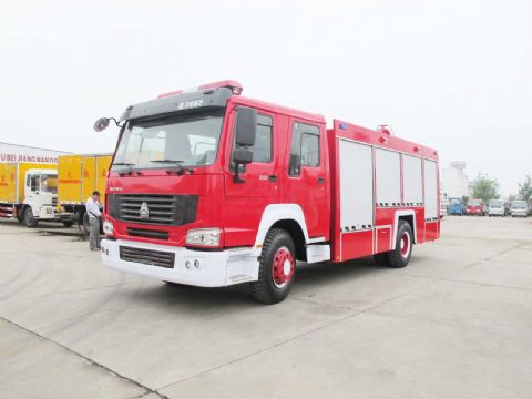重汽8T水灌消防車
