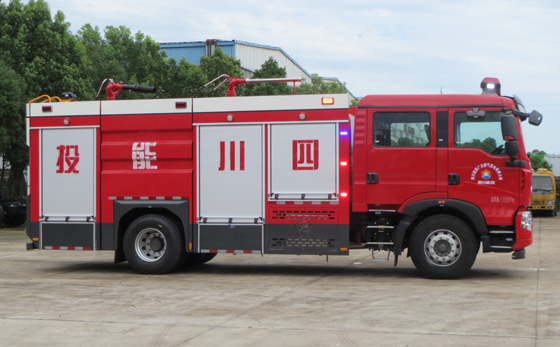 湖北江南專用特種汽車有限公司重汽干粉泡沫消防車深度解析